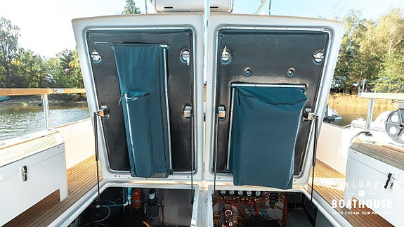 Targa 37+ Hi-Fly CFC | 2x Volvo D6-370A-F 26 of 30