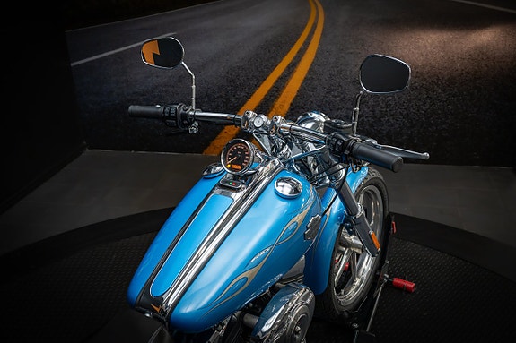 Harley-Davidson Rocker C (FXCWC) *Vance & Hines* 10 of 15