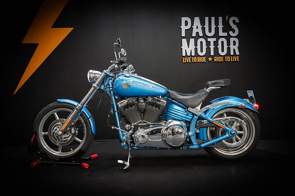 Harley-Davidson Rocker C (FXCWC) *Vance & Hines* 7 of 15