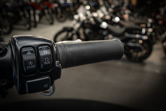 Harley-Davidson Rocker C (FXCWC) *Vance & Hines* 15 of 15
