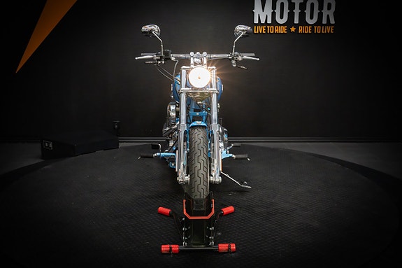 Harley-Davidson Rocker C (FXCWC) *Vance & Hines* 9 of 15