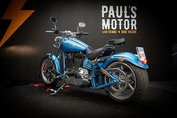 Harley-Davidson Rocker C (FXCWC) *Vance & Hines* 6 of 15