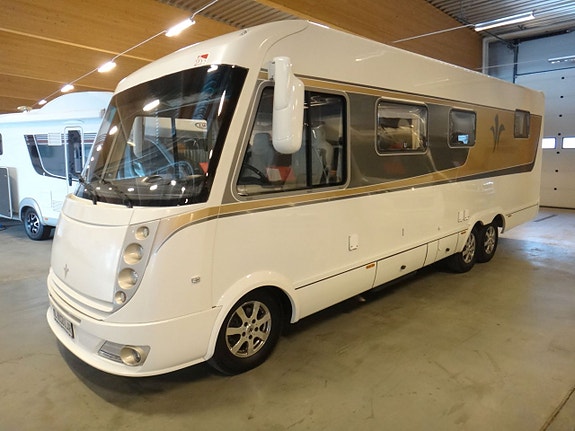 Niesmann Arto 83F " Queensbed "3.0" AC bodel " Alde " 5 åk " 20 of 23