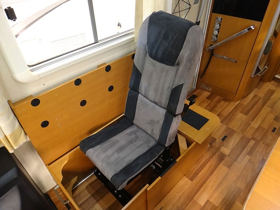 Niesmann Arto 83F " Queensbed "3.0" AC bodel " Alde " 5 åk " 17 of 23