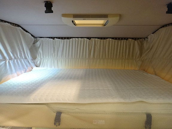 Niesmann Arto 83F " Queensbed "3.0" AC bodel " Alde " 5 åk " 15 of 23