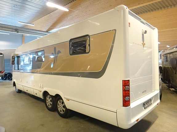 Niesmann Arto 83F " Queensbed "3.0" AC bodel " Alde " 5 åk " 6 of 23