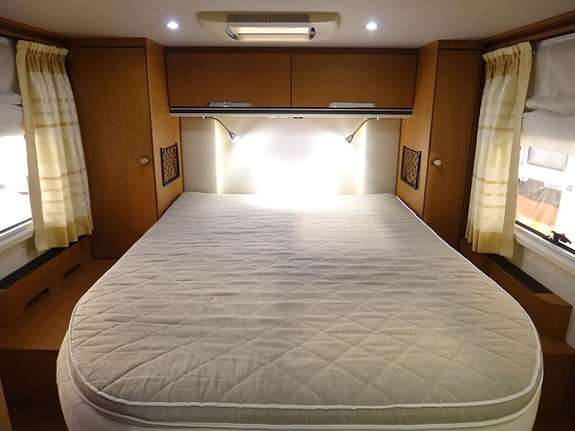 Niesmann Arto 83F " Queensbed "3.0" AC bodel " Alde " 5 åk " 11 of 23