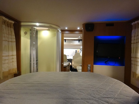 Niesmann Arto 83F " Queensbed "3.0" AC bodel " Alde " 5 åk " 14 of 23