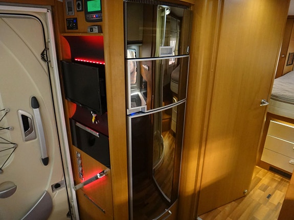 Niesmann Arto 83F " Queensbed "3.0" AC bodel " Alde " 5 åk " 9 of 23