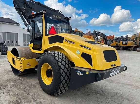 Bomag BW213D-5 Uthyres/For Rental 2 of 3