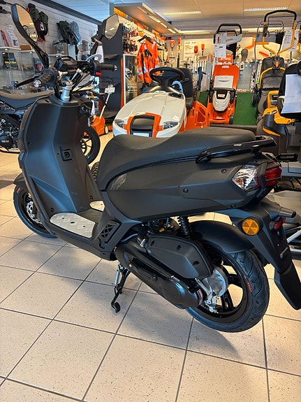 Peugeot Kisbee Streetzone 2 of 2