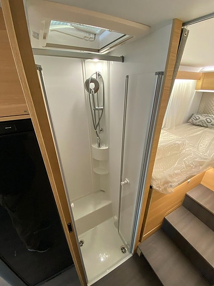 Adria Coral 670 DL 60 Y / B-körkort / Face to Face / Automat 15 of 18