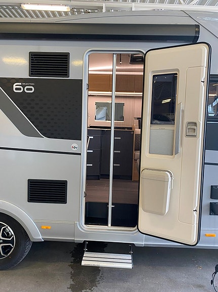 Adria Coral 670 DL 60 Y / B-körkort / Face to Face / Automat 4 of 18