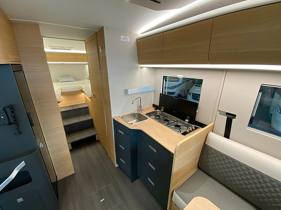 Adria Coral 670 DL 60 Y / B-körkort / Face to Face / Automat 11 of 18