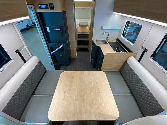 Adria Coral 670 DL 60 Y / B-körkort / Face to Face / Automat 7 of 18
