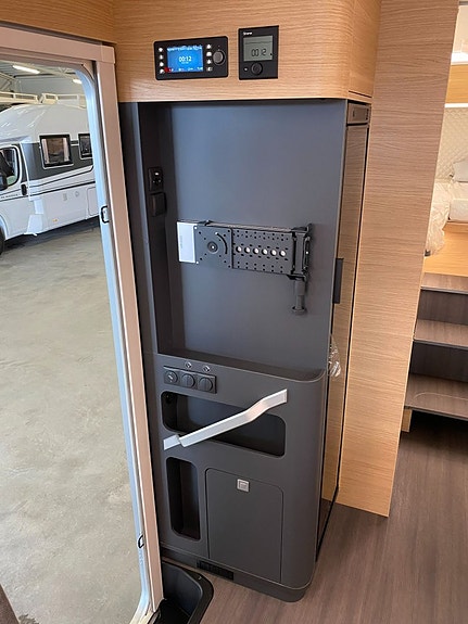 Adria Coral 670 DL 60 Y / B-körkort / Face to Face / Automat 9 of 18