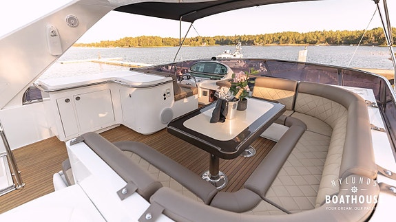 Elegance 68 | 2x Man D2442 1300 hp 3 of 30