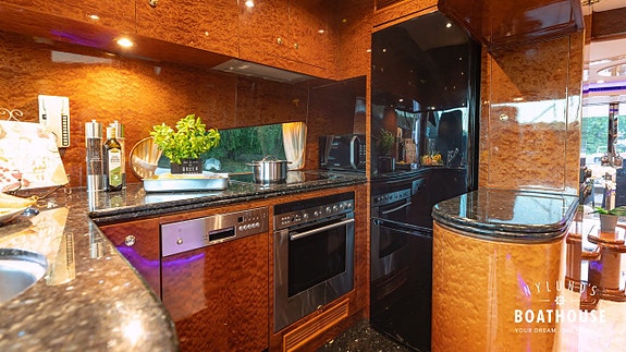 Elegance 68 | 2x Man D2442 1300 hp 26 of 30