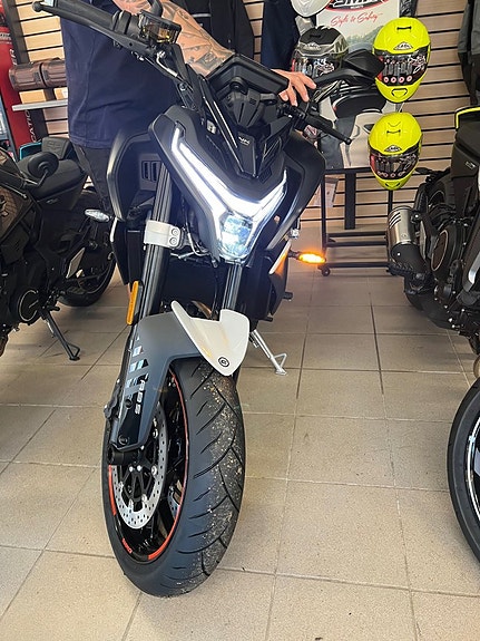 CFMOTO NK 800  O.M.G LEVERANS 10 of 12