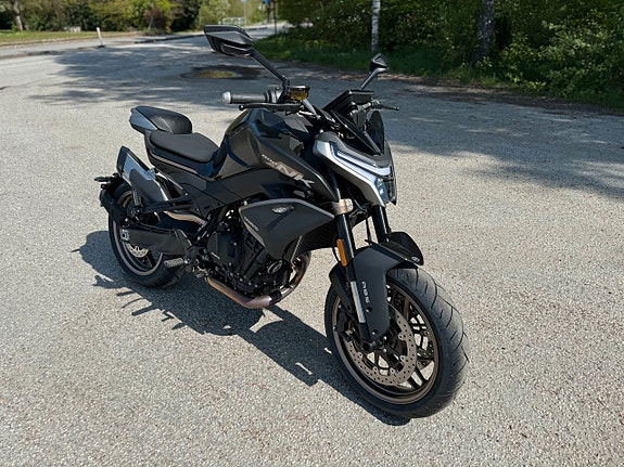 CFMOTO NK 800  O.M.G LEVERANS 8 of 12