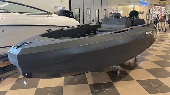 SeaStorm 17 Dark Grey | Mercury F60 3 of 19