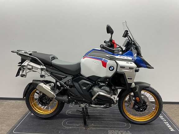 BMW R1300GS Adventure Trophy höjd 860-890mm KAMPANJ Touringpaket och larm ingår