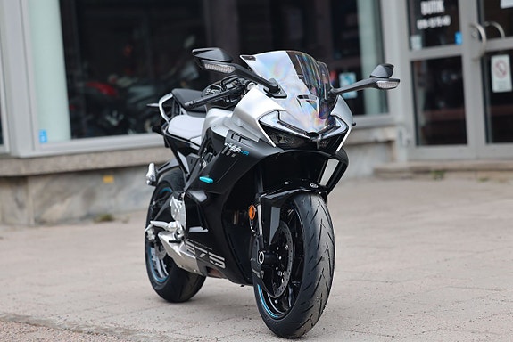 CFMOTO 675 SR-R | Nebula Black |  RÄNTEFRITT 2 of 20