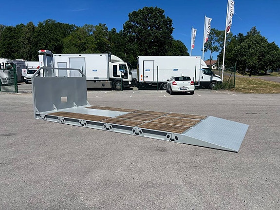 Nya Maskinflak med fast ramp bak,  Omgående leverans