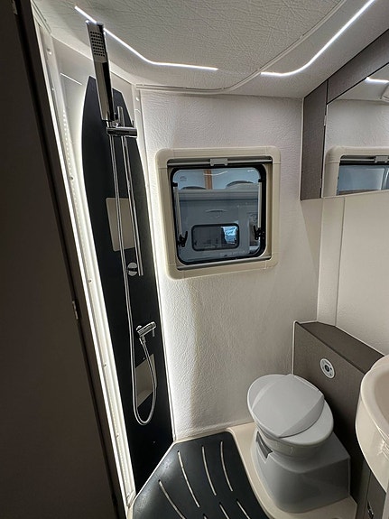 Wingamm Oasi 540 140HK AUT Stor lounge! Endast 5,40m! GASFRI 17 of 28