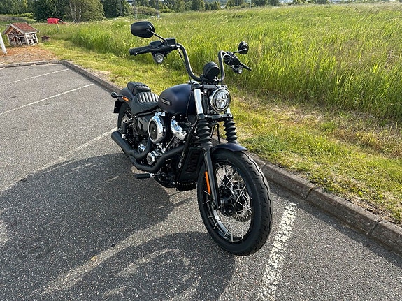 Harley-Davidson FXBB Street Bob 117 Demo/Cobra/Endast 48 mil 2 of 4