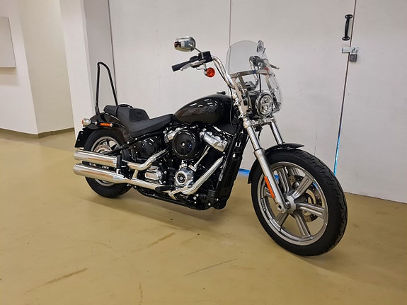 Harley-Davidson Softail Standard FXST 2 of 13