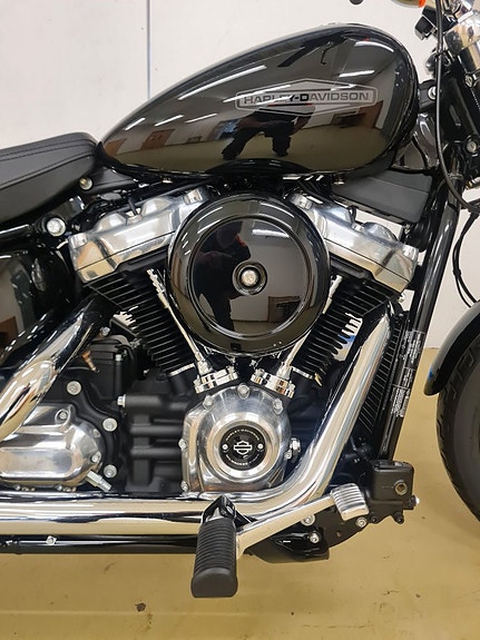 Harley-Davidson Softail Standard FXST 4 of 13