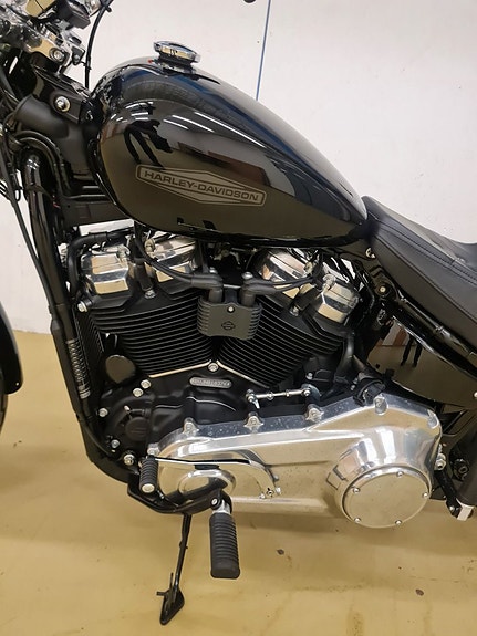 Harley-Davidson Softail Standard FXST 9 of 13