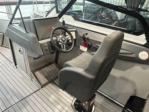 Buster Supermagnum -25 med F350 XSA Black edition/Joystick 7 of 12