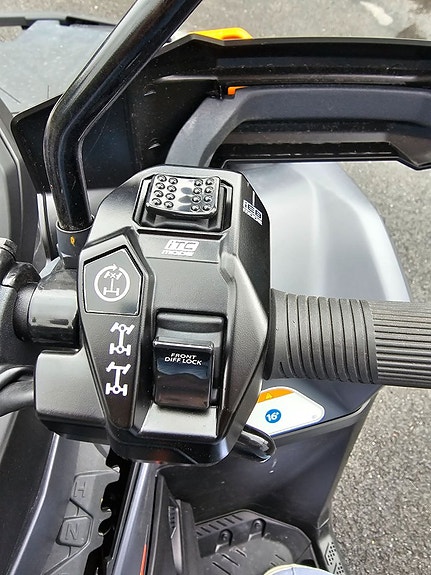 Can-Am Outlander XT-P 1000R Traktor B 12 of 15