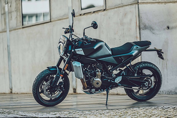 Husqvarna Svartpilen 801  kampanj 4 of 5