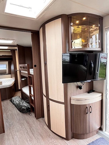 HOBBY 720 UKFE PRESTIGE. Alde/AC/Vån-säng/Tält/Ugn. 2016 5 of 12