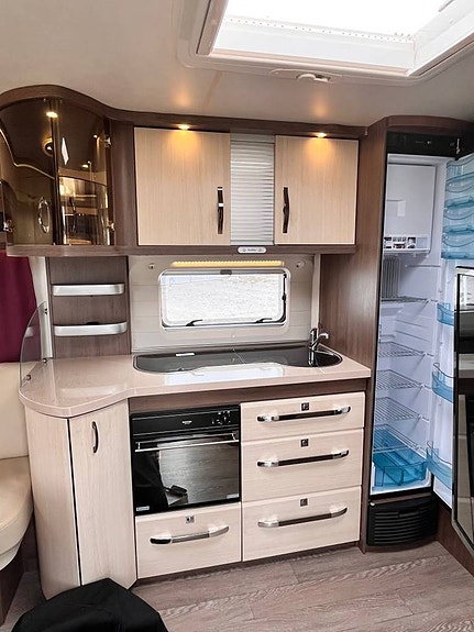 HOBBY 720 UKFE PRESTIGE. Alde/AC/Vån-säng/Tält/Ugn. 2016 3 of 12