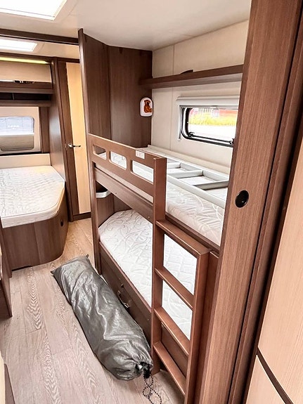 HOBBY 720 UKFE PRESTIGE. Alde/AC/Vån-säng/Tält/Ugn. 2016 8 of 12