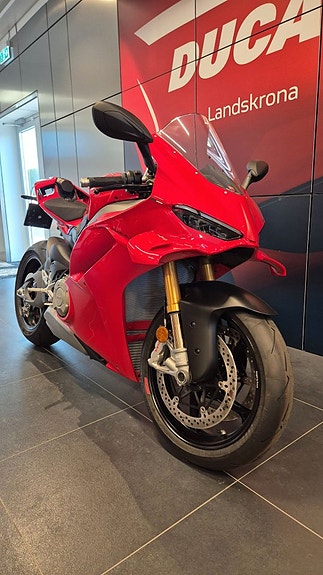 Ducati Panigale V4S 6 of 8