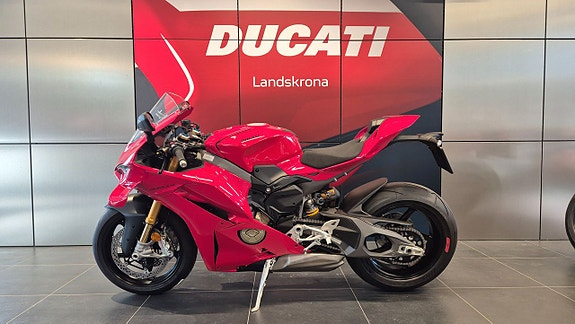 Ducati Panigale V4S 2 of 8