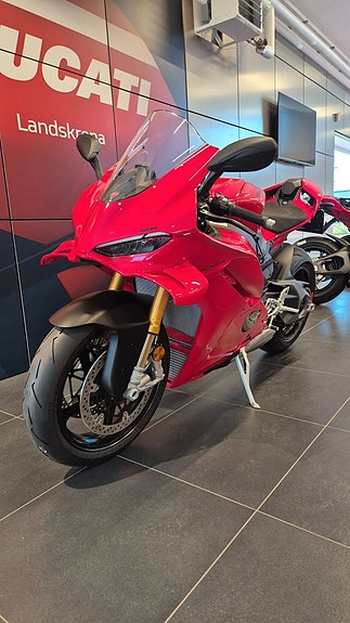 Ducati Panigale V4S 4 of 8