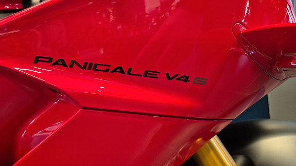 Ducati Panigale V4S 8 of 8