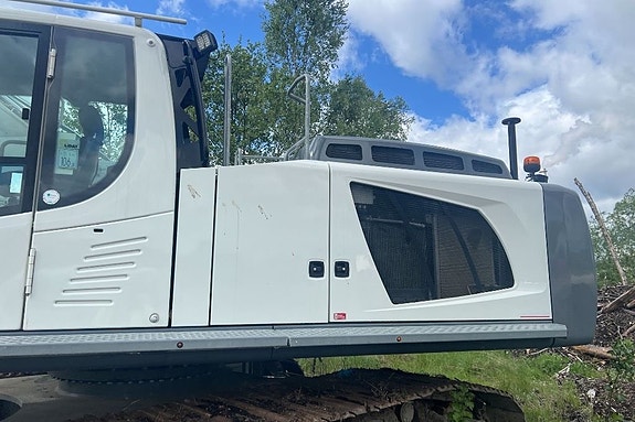 Liebherr R 946 9 of 24
