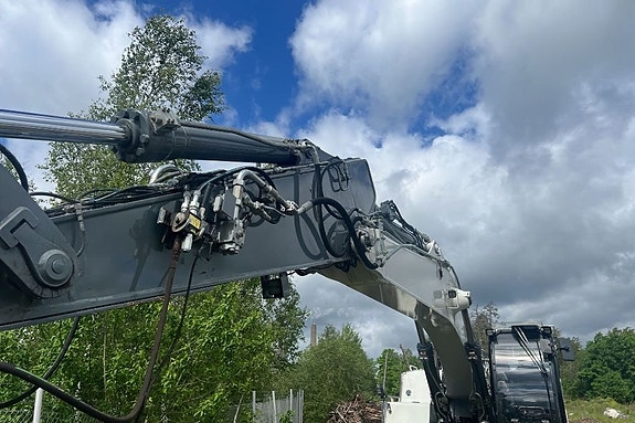 Liebherr R 946 4 of 24
