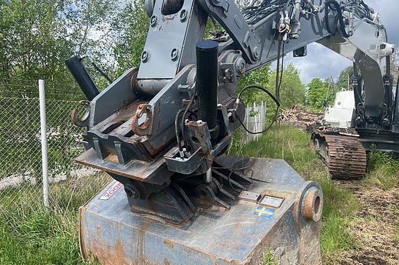 Liebherr R 946 3 of 24