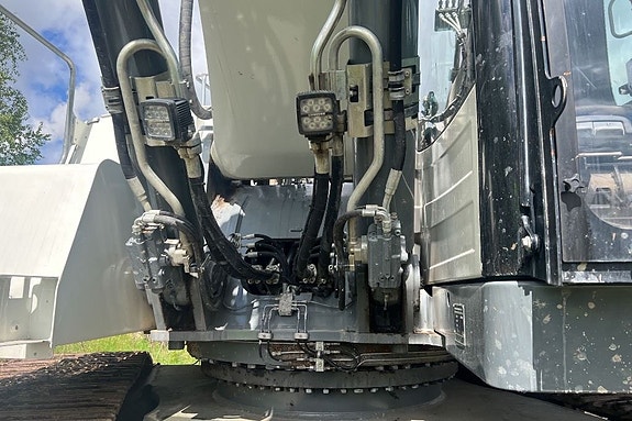 Liebherr R 946 22 of 24