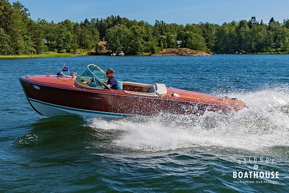 Riva Ariston | Chevrolet/Riva V8 210hp 5 of 5