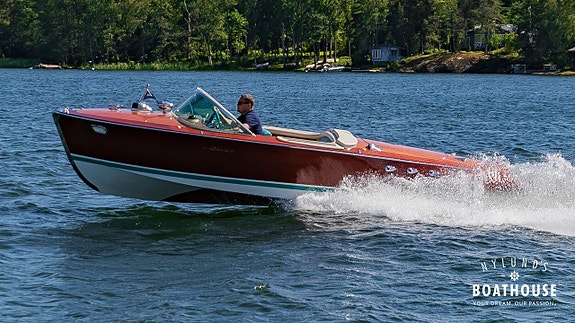 Riva Ariston | Chevrolet/Riva V8 210hp 2 of 5