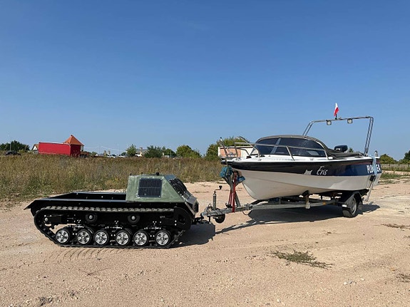 Fjärrstyrd truck med dragkrok